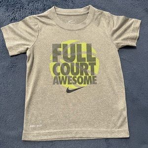 Boys Nike dry fit shirt. Gray size xs.
